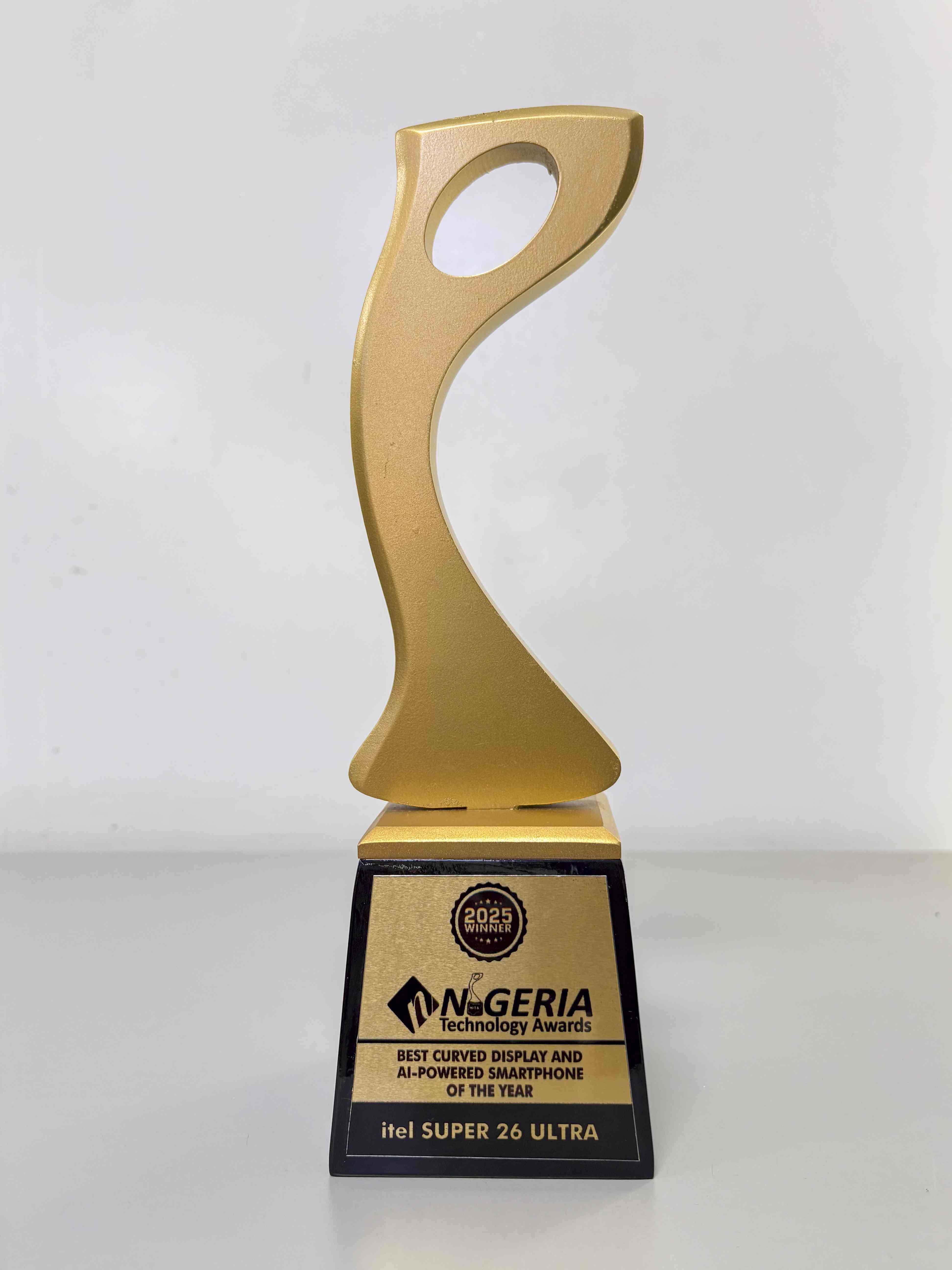 itel SUPER 26 Ultra Wins “Best Curved Display and AI-Powered Smartphone of the Year” at the 2025 Nigeria Technology Awards