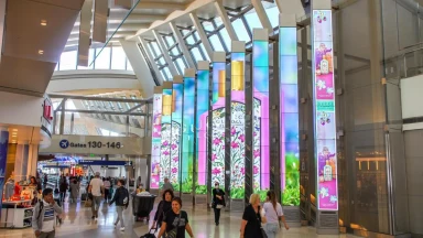 Digital marketing tactics to capture travelers passing through Los Angeles International Airport