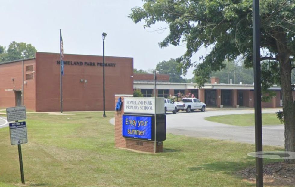 Homeland Park Primary School building and sign.