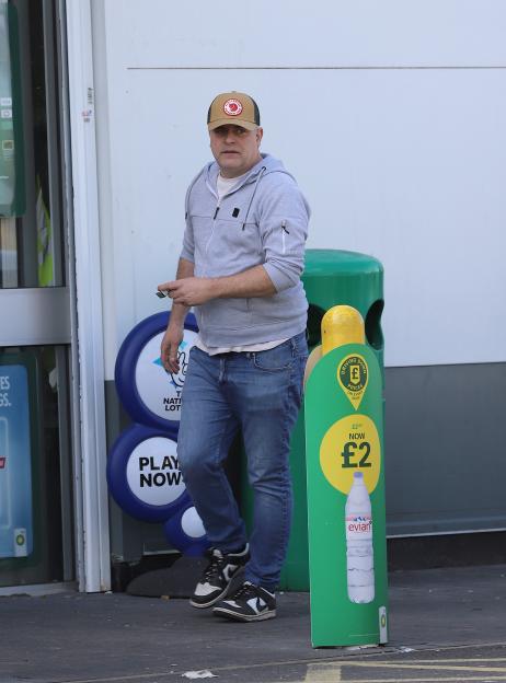 Simon Gregson without his wedding ring.