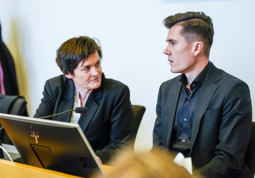 Jakob Ingebrigtsen and his lawyer at a court hearing.