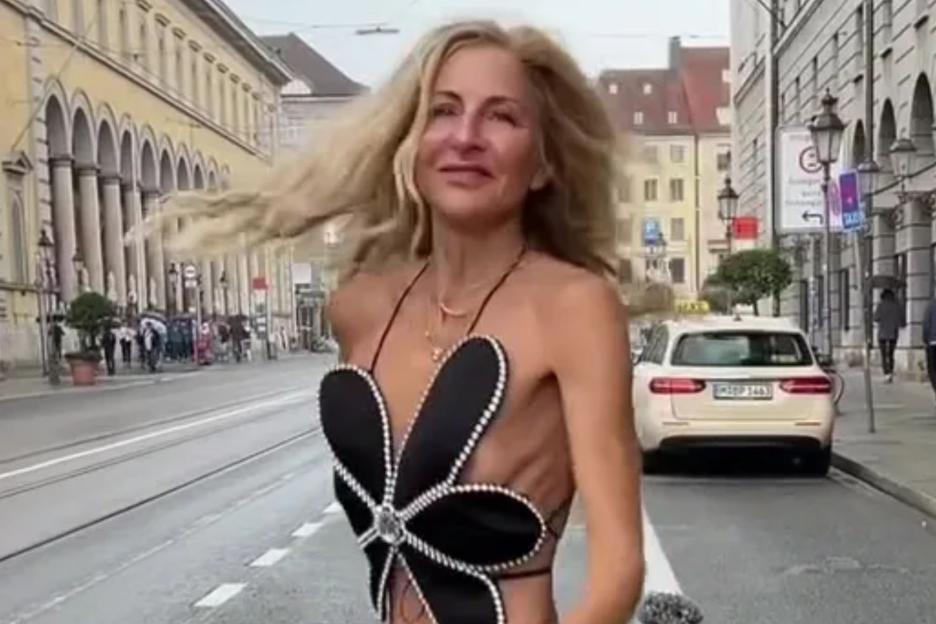 Woman shocks in extremely skimpy two-piece outfit & stunning long legs – but you’ll never guess her age