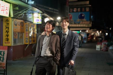Lee Je Hoon, Yoo Hae Jin, Son Hyun Joo, And Choi Young Joon Become Entangled During A Financial Crisis In “Big Deal” 7