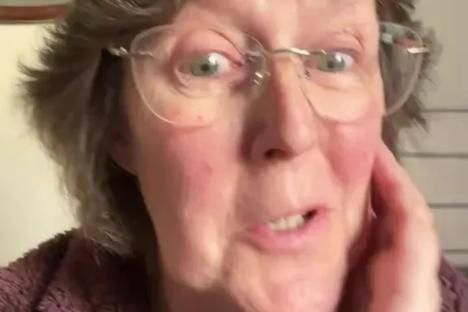 I’m a cleaning expert & you’re definitely using too much fabric conditioner – it could why your clothes still smell