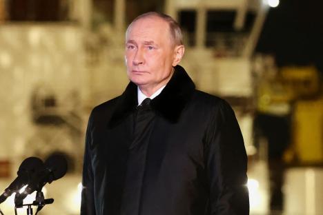 Scheming Vladimir Putin says Ukraine’s Volodymyr Zelensky must quit to speed up peace