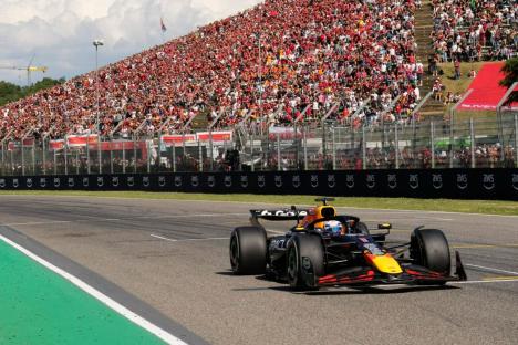 Max Verstappen wins F1 Emilia Romagna GP as Lando Norris snatches second from McLaren team-mate Oscar Piasti