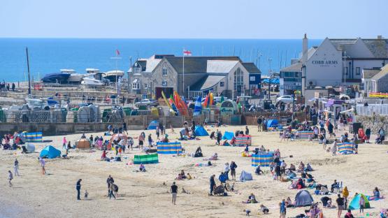 UK weather: Temperatures to soar to 23C today as Brits flock to beaches… but Met Office warns rain to hit this weekend