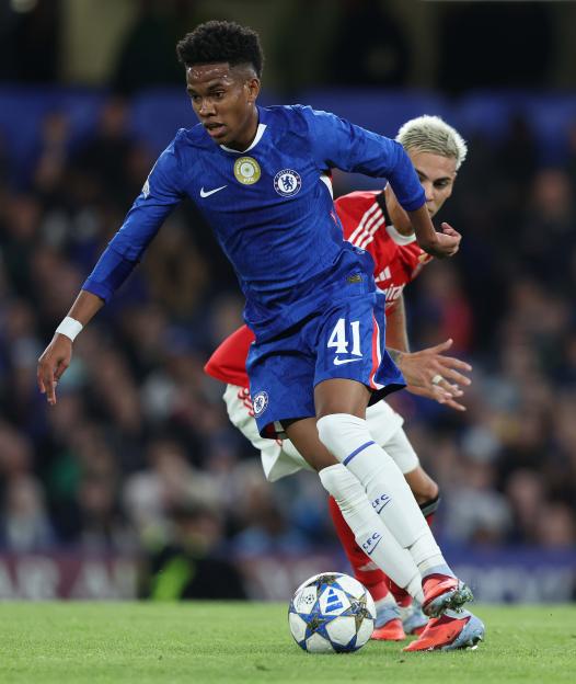 Estevao of Chelsea dribbling the ball during a UEFA Champions League match.