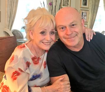 Photo of Barbara Windsor and Ross Kemp.