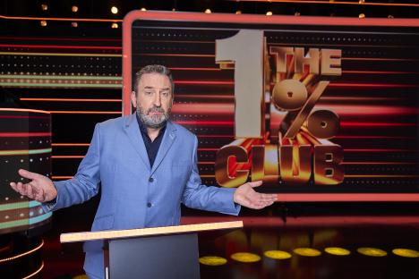 Lee Mack hosting The 1% Club.