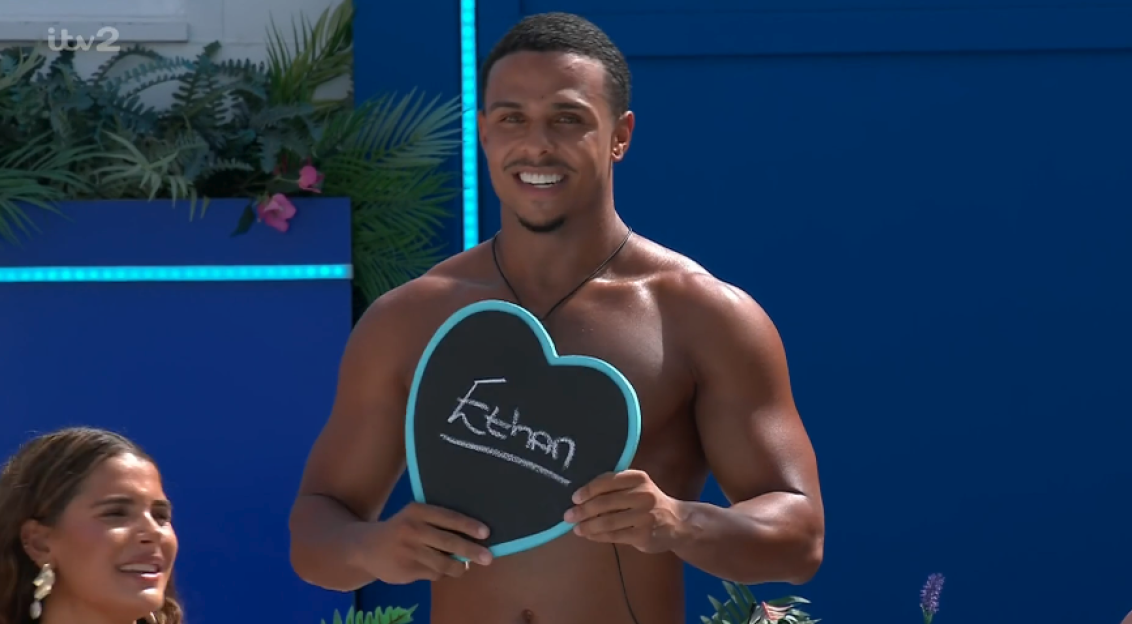 Love Island Fans Stunned as Villa Heartthrob Confesses to Sleeping with Over 100 Women!
