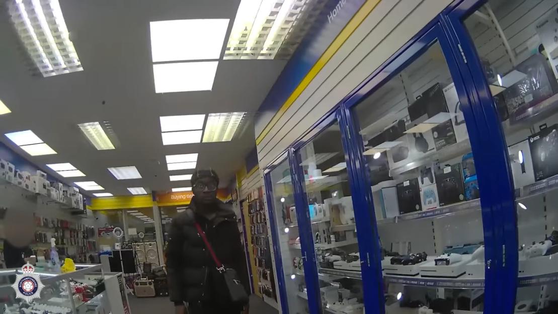 Robber looks completely baffled as cop makes bizarre arrest