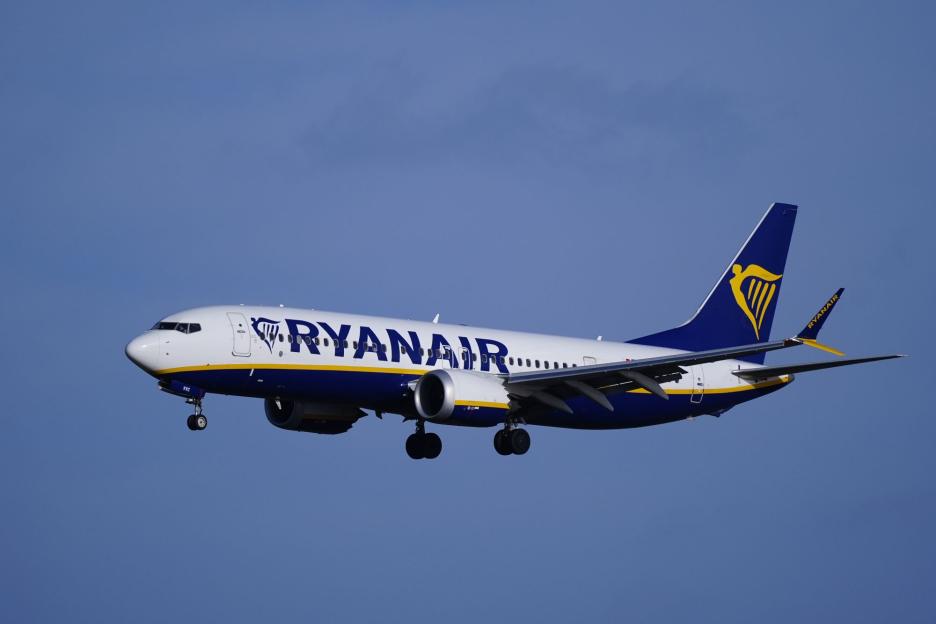 Ryanair’s Short Flight Becomes 12-Hour Nightmare: Drunken Brawl, Mid-Air Chaos, and Two Unexpected Diversions