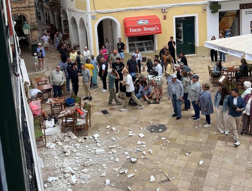 **FULL COPY BY NATALIA PENZA**.-TEL: +34 659 567 821**.A BRITISH tourist was among three people rushed to hospital after a cornice broke off a building in Menorca.