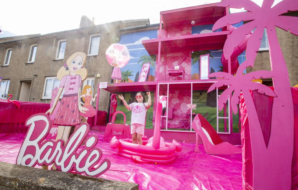 Mum spends £5,000 transforming home into 'Barbie Dreamhouse'
