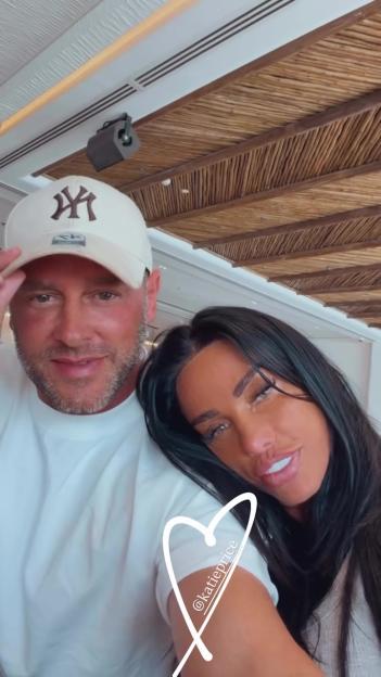 Katie Price and Lee Andrews posing for a picture during their Dubai honeymoon.