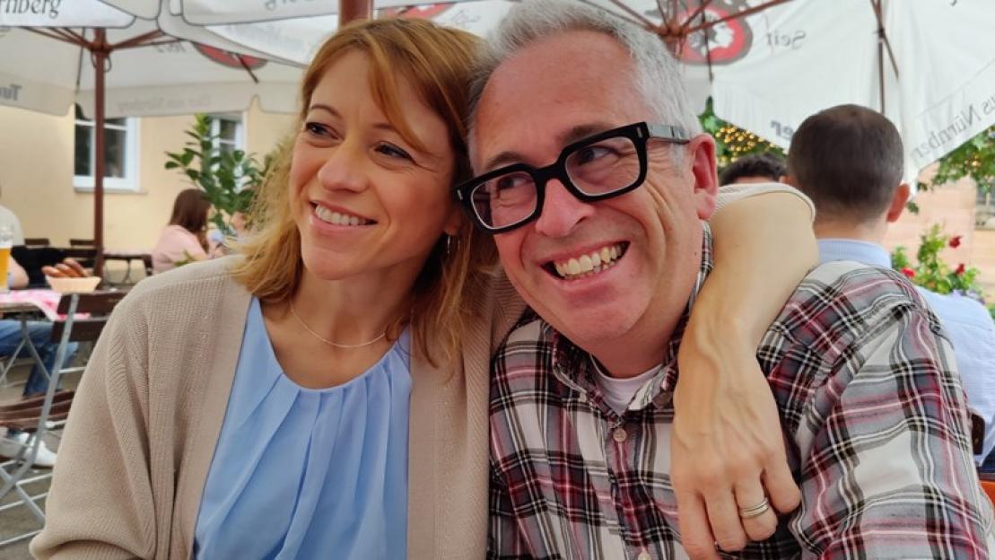 Laura Noakes with her husband, Daniel, who died after being given the wrong medication for years.