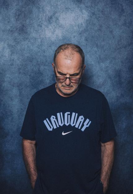 Marcelo Bielsa Shuns Camera During World Cup Photoshoot, Declares ‘I’m Not a Model’