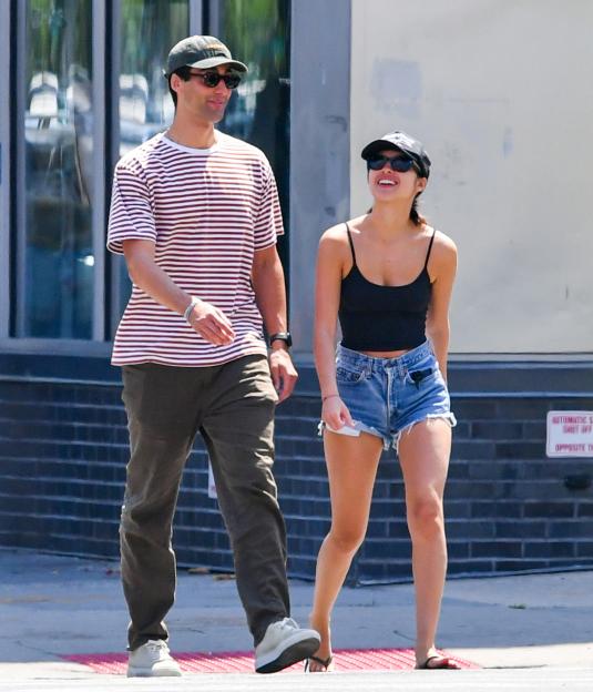 PREMIUM EXCLUSIVE: Olivia Rodrigo is Spotted Packing on The PDA at a Park in New York City