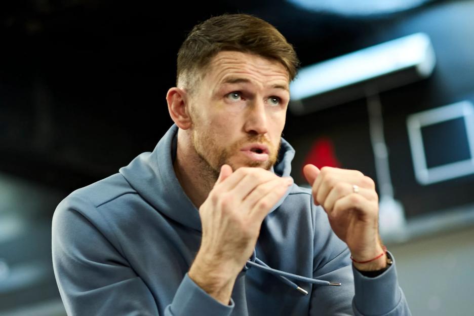 35-Year-Old Former World Champion Boxer Withdraws from Major Fight Due to Training Camp Injury