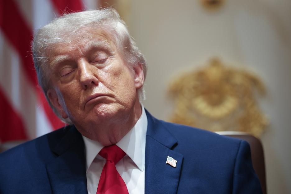 Trump Evaluates Peace Deal After Two-Hour Talks Amid Injuries to Five US Servicemen from Iranian Missile Debris