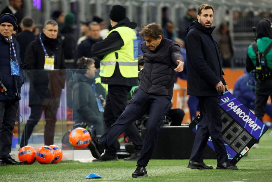 Antonio Conte Faces Off with Official After Napoli Manager's Ejection in Inter Milan Showdown