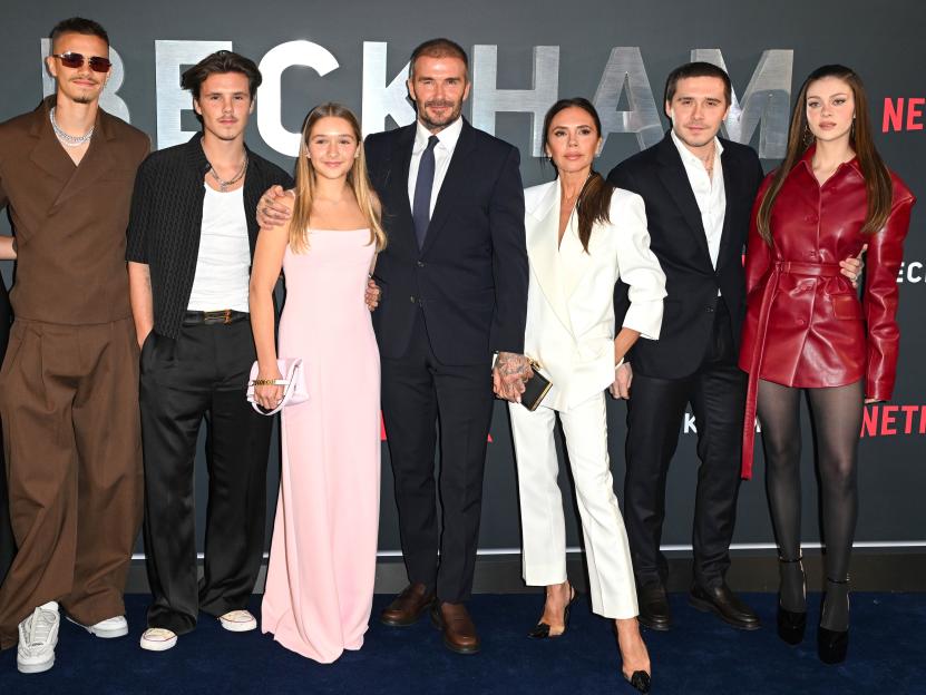 Romeo Beckham, Cruz Beckham, Harper Beckham, David Beckham, Victoria Beckham, Brooklyn Beckham, and Nicola Peltz posing together.