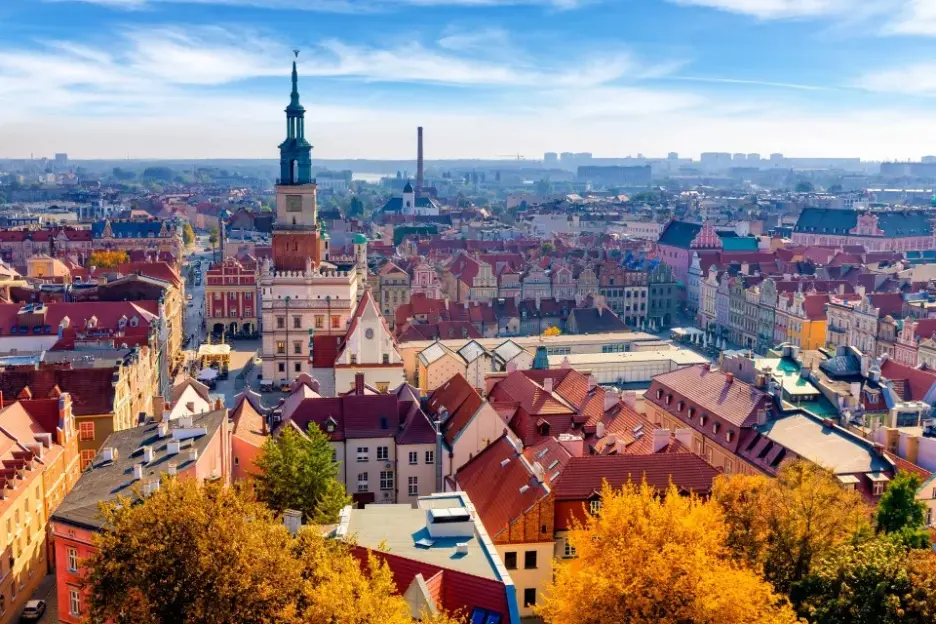 Aerial view of Poznań with the Old Town Hall and colorful buildings.