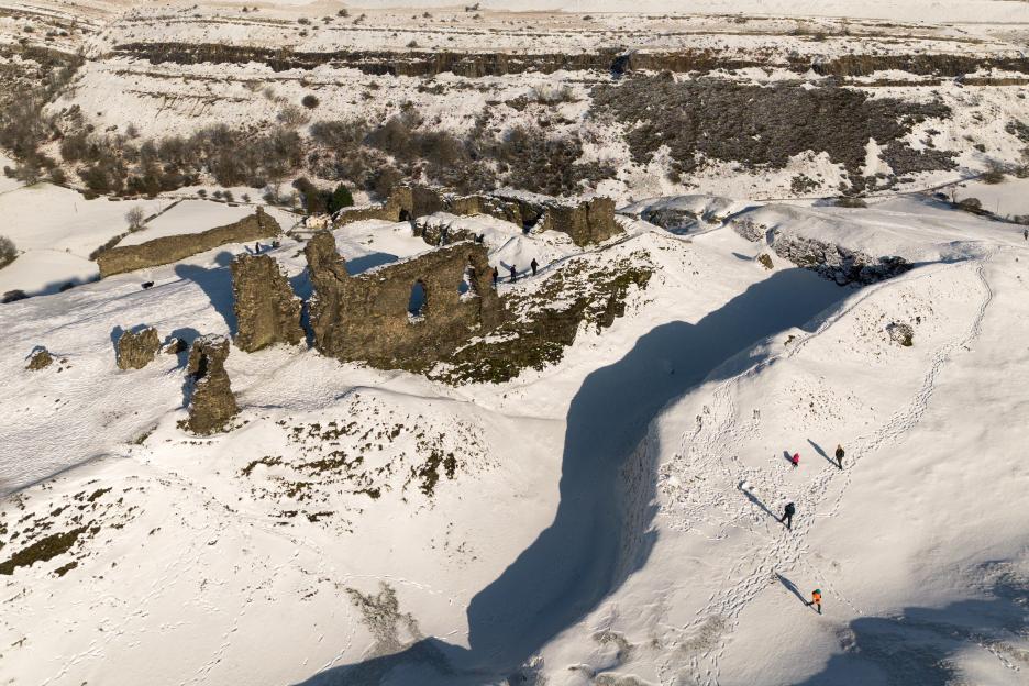 Snow and ice warnings during cold weather in Britain