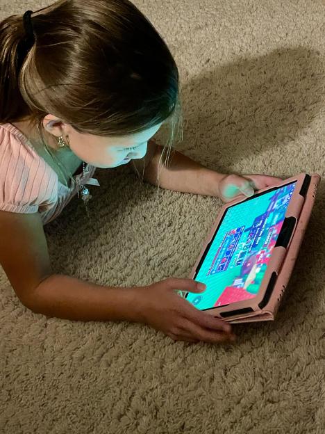Starmer Urges Parents to Curb Screen Time for Under-5s to Just One Hour, Promising Support in the 'Battle' Against Tech