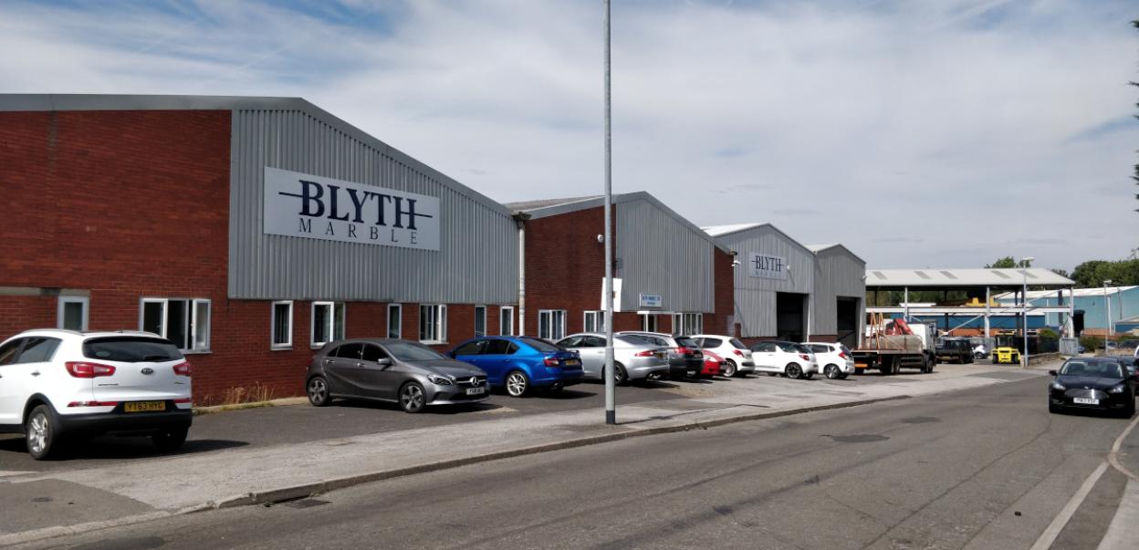 Tragic Accident: Father Killed by Falling 95kg Granite Slabs from Lorry