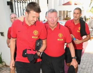 Michael Carrick reveals talks with two Manchester United legends as pressure piles on boss