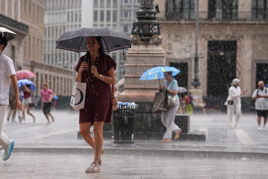 Rain in Piazza Duomo, Milan, Italy - 20 Aug 2026