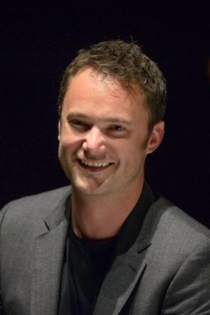 Headshot of British conductor Matthew Halls smiling.