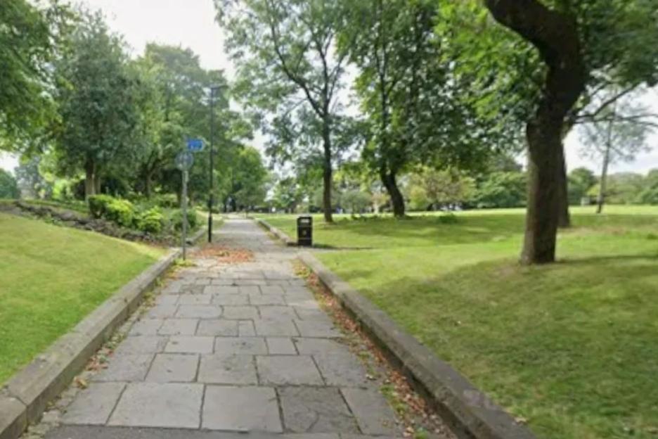 Police Search for Man in Suit with Briefcase Following Linked Park Assaults on Two Women