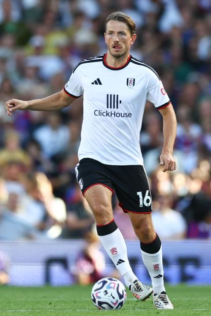 "Chelsea Surprises Fans with Last-Minute Transfer for Fulham's Sander Berge as Enzo Fernandez Replacement"
