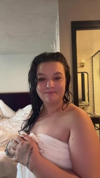 Lola Young reveals she’s struggling to breathe due to vaping addiction – but refuses to quit
