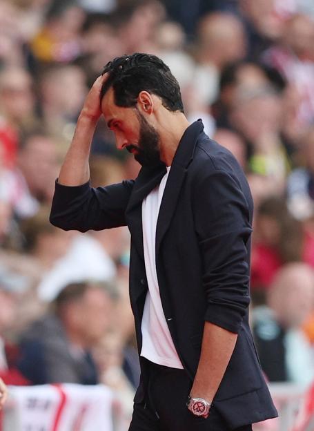 "Unpacking Fulham's Turmoil: Fans Hurl X-Rated Abuse at Alvaro Arbeloa While Players Stage a Quiet Protest"