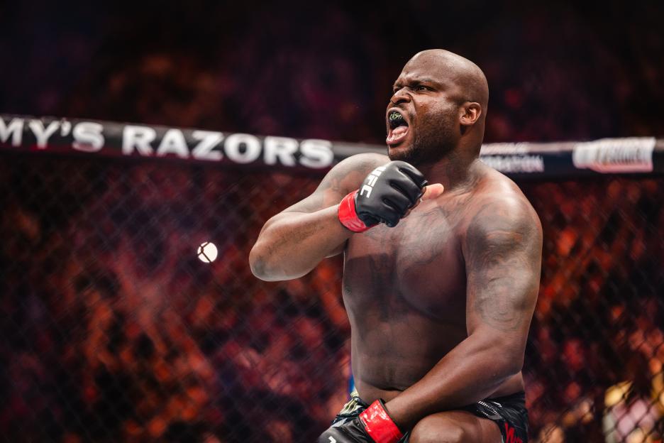 Derrick Lewis fights Tallison Teixeira in a Heavyweight bout during UFC Nashville.
