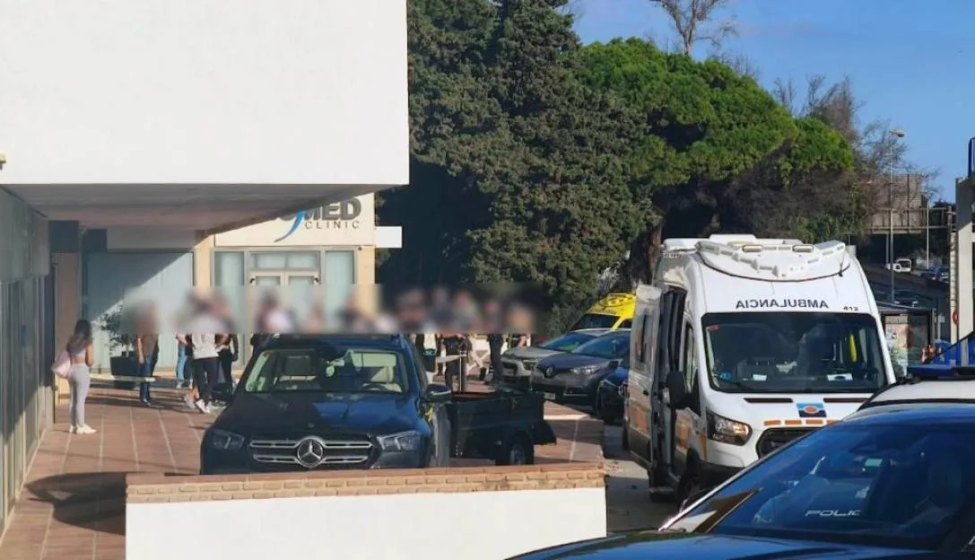 **FULL COPY BY GERARD COUZENS.-TEL: +34 659 567 821**.BREAKING local media reports say the victim is a plastic surgeon and he was gunned down inside a clinic in Marbella