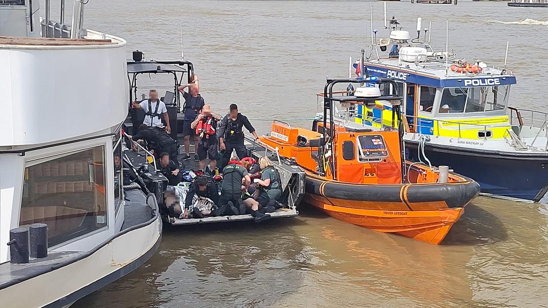 Brave Officer Dives into Thames in Full Gear to Rescue Unconscious Colleague Following Police Boat Collision