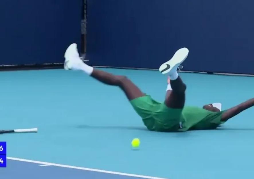 17-Year-Old Tennis Sensation Collapses After First Miami Open Win, Prompting Immediate Wheelchair Assistance