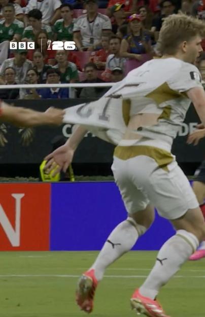 '‘Just Like Hulk Hogan!’ – BBC Commentator Shocked by World Cup Star's Wardrobe Malfunction on Opening Day'