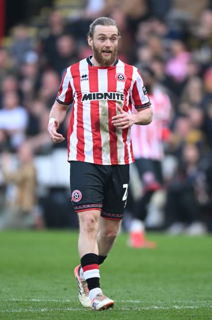 'Ex-Premier League Star Faces Jobless Future as Club Confirms Contract End'