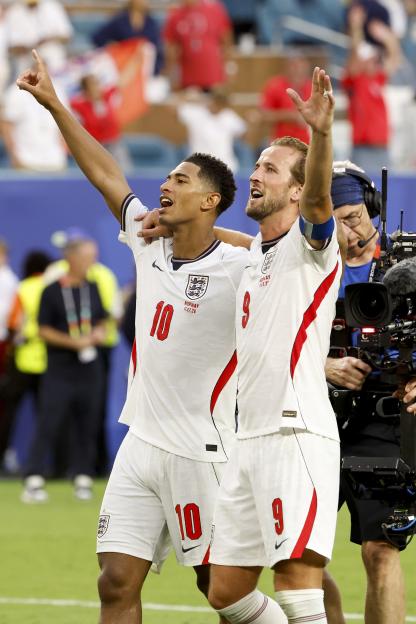 15 July 2026 - England v Argentina - Atlanta Stadium- Semi Final - 2026 World Cup - USA. Harry Kane stands dejected and stres at the England fans after defeat to Argentina. Picture : Mark Pain / Alamy Live News