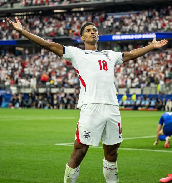'Fans Call for 'Wonderwall' to Be England's New World Cup Anthem After Epic Singalong with Star Players Post-Croatia Victory'