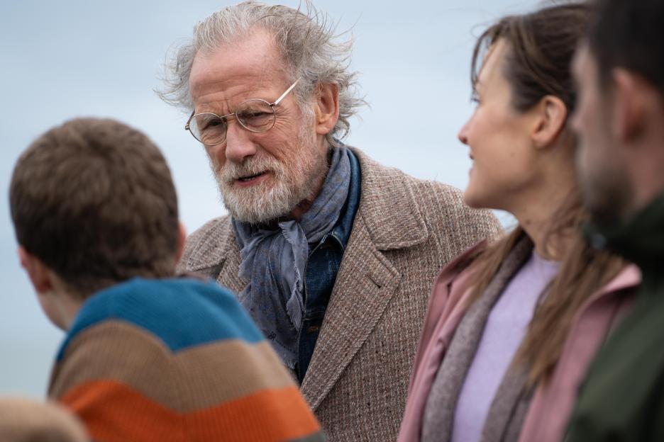 Film still from "500 Miles" featuring Roman Griffin Davis as Finn and Maisie Williams as Kait, and another person.