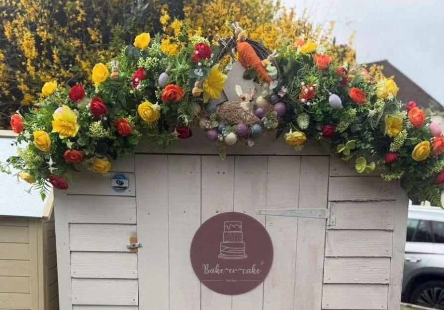 Cake sheds face shutdown as home bakers ordered to pay hundreds to avoid breaking law