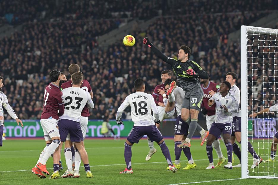 West Ham vs Man Utd LIVE: Can the Revitalized Red Devils Secure Their Fifth Straight Victory Against the Tenacious Hammers? Updates Inside!