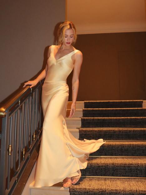 "Celebrity Style Repeat: Sydney Sweeney, Gigi Hadid, and the Stars Rocking Iconic Outfits Again!"